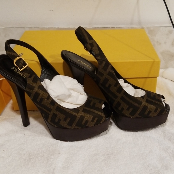 AUTHENTIC FENDI HEELS - Picture 2 of 7